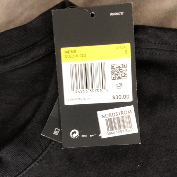 Nike Tee. Black shirt size small. - Picture 4 of 6